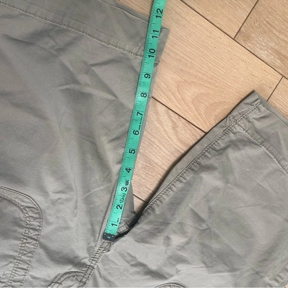 Calvin Klein Women's Cargo Shorts - Picture 6 of 7